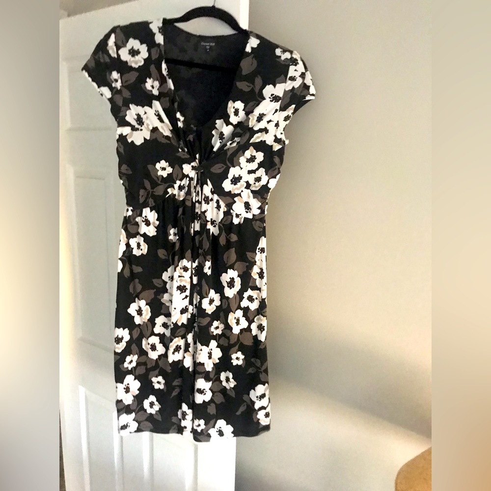 Floral print Garnet Hill dress. Size medium. Good condition.